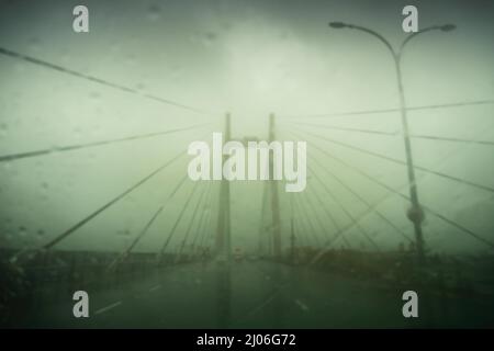 Image floue de Vidyasagar Setu (pont) sur le Gange, connu sous le nom de 2nd Hooghly Bridge à Kolkata, Bengale-Occidental, Inde. Image abstraite. Banque D'Images