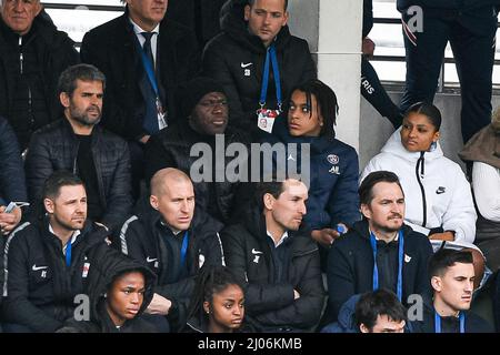 Wilfrid (Wilfried) Mbappe et son fils Ethan Mbappe lors de la Ligue de la Jeunesse de l'UEFA (U19), quart de finale du match de football entre Paris Saint-Germain (PSG) et RB Salzburg (FC) le 16 mars 2022 au stade Georges Lefevre à Saint-Germain-en-Laye, France - photo Victor Joly / DPPI Banque D'Images