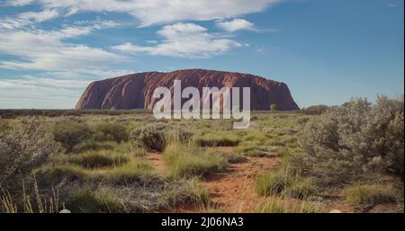 YULARA, AUSTRALIE - 7 2021 JUIN : prise de vue d'uluru dans le parc national d'uluru-kata tjuta, dans le territoire du nord Banque D'Images