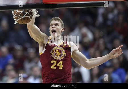 Cleveland, États-Unis. 16th mars 2022. Cleveland Cavaliers Lauri Markkanen (24) dédrée le Philadelphia 76ers à Rocket Mortgage Field House à Cleveland, Ohio, le mercredi 16 mars 2022. Photo par Aaron Josefczyk/UPI crédit: UPI/Alay Live News Banque D'Images