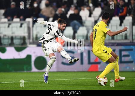 Turin, Italie. 16th mars 2022. Adrien Rabiot (Juventus) lors du match de l'UEFA Champions League entre Juventus 0-3 Villarreal au stade Allianz le 16 mars 2022 à Turin, en Italie. Credit: Maurizio Borsari/AFLO/Alay Live News Banque D'Images