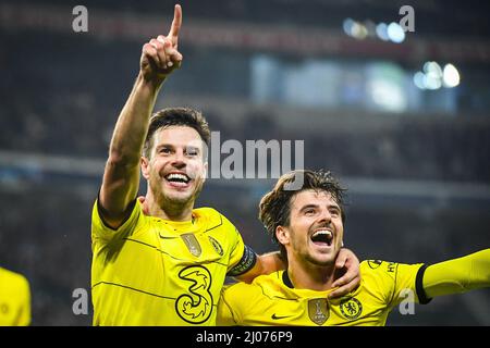 Cesar AZPILICUETA de Chelsea fêtez son but avec Mason MOUNT de Chelsea lors de la Ligue des champions de l'UEFA, Round de 16, match de football à 2nd jambes entre le LOSC Lille et Chelsea le 16 mars 2022 au stade Pierre Mauroy à Villeneuve-d'Ascq, France - photo: Matthieu Mirville/DPPI/LiveMedia Banque D'Images