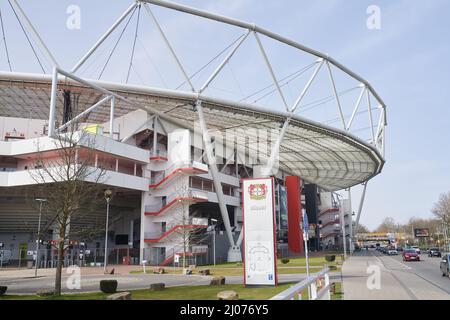 Leverkusen, Allemagne - 16 mars 2022 : photo de BayArena, stade du club de football Bayer Leverkusen avant le match de l'UEFA Europa League Banque D'Images