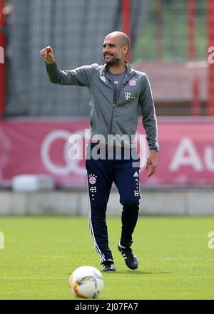 FC Bayern MŸnchen formation SŠbener Strasse Josep PEP Guardiola entraîneur-chef FC Bayern © diebilderwelt / Alay stock Banque D'Images
