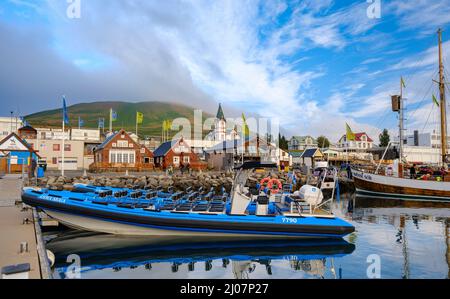 Le port. Ville de Husavik, un centre d'observation des baleines dans le nord de l'Islande. Europe, Europe du Nord, Islande Banque D'Images