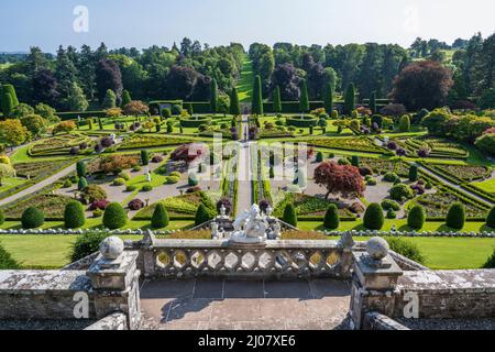 Vue générale sur les jardins du château de Drummond près de Crieff dans le Perthshire, Écosse, Royaume-Uni Banque D'Images