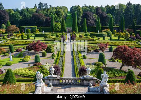 Vue générale sur les jardins du château de Drummond près de Crieff dans le Perthshire, Écosse, Royaume-Uni Banque D'Images