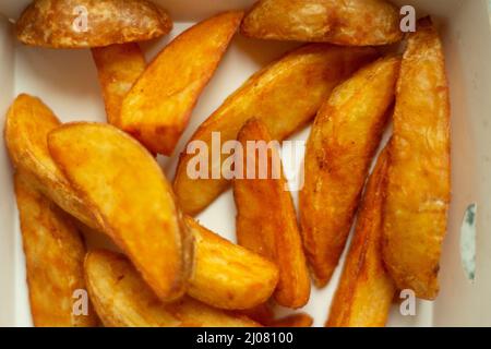 La texture des pommes de terre est rustique.Jetons.Aliments gras.Détails de la restauration rapide. Banque D'Images