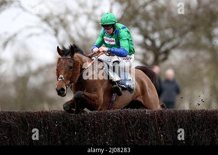 Photo du dossier datée du 14-03-2020 de Truckers Lodge. Paul Nicholls peut se rapprocher d'un titre de 13th entraîneurs si le cheval gronde à la victoire dans le Boulton Group Midlands Grand National à Uttoxeter samedi. Date d'émission : jeudi 17 mars 2022. Banque D'Images