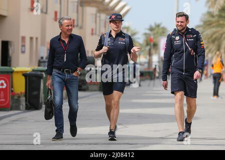 Sakhir, Bahreïn. 17th mars 2022. Circuit international de Bahreïn, Sakhir, Bahreïn le 17 mars 2022 Max Verstappen 1 (NED), HONDA Red Bull Racing RB18 arrive sur piste/paddock pendant la FORMULE 1 GULF AIR BAHREÏN GRAND PRIX 2022, Phil Duncan crédit: Chaque seconde Media/Alay Live News Banque D'Images