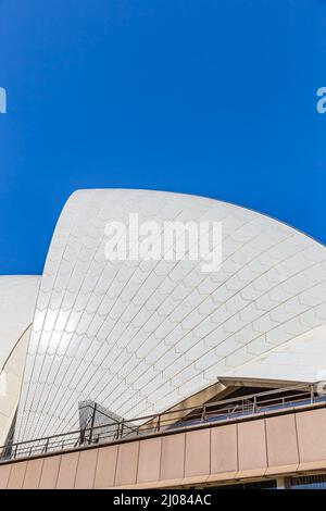 Sydney, Australie – 26 décembre 2021 : détails de l’architecture « voiles » de l’Opéra de Sydney. Banque D'Images