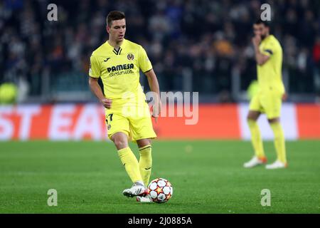 Turin, Italie. 16th mars 2022. Turin, Italie. 16th mars 2022. Giovani Lo Celso, de Villarreal CF, contrôle le ballon lors de la manche de la Ligue des champions de l'UEFA, lors du match de la manche des seize pieds deux entre le Juventus FC et le Villareal CF, qui se déroulera au stade Allianz le 16 mars 2022. Credit: Marco Canoniero/Alay Live News Credit: Marco Canoniero/Alay Live News Banque D'Images