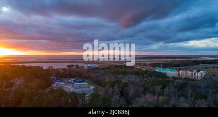 Tempête de nuages au-dessus de Daphne, Alabama et Mobile Bay au coucher du soleil Banque D'Images