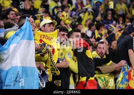 Turin, Italie. 16th mars 2022. Turin, Italie. 16th mars 2022. Les supporters de Villarreal CF sont vus lors du match de l'UEFA Champions League Round of Sixteen Leg Two entre le Juventus FC et le Villareal CF au stade Allianz le 16 mars 2022. Credit: Marco Canoniero/Alay Live News Credit: Marco Canoniero/Alay Live News Banque D'Images