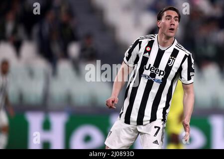 Turin, Italie. 16th mars 2022. Turin, Italie. 16th mars 2022. Dusan Vlahovic du Juventus FC se présente lors du match de la Ligue des champions de l'UEFA Round of Sixteen Leg Two entre le Juventus FC et le Villareal CF au stade Allianz le 16 mars 2022. Credit: Marco Canoniero/Alay Live News Credit: Marco Canoniero/Alay Live News Banque D'Images