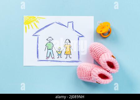 Papa maman et moi - dessin d'enfant. Concept d'adoption Banque D'Images