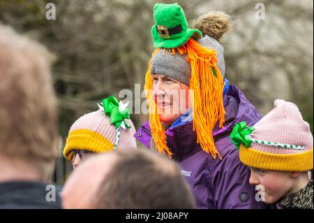 Bantry, West Cork, Irlande. 17th mars 2022. La ville de Bantry a tenu aujourd'hui sa première parade de la Saint-Patrick en deux ans et des centaines de personnes se sont tournées pour assister aux festivités. Crédit : AG News/Alay Live News Banque D'Images
