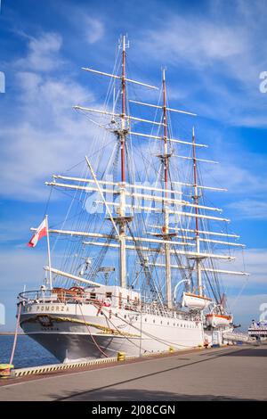 Gdynia, Pologne - 5 octobre 2020 : magnifique navire historique nommé « Dar Pomorza » dans le port de Gdynia, Pologne. Banque D'Images