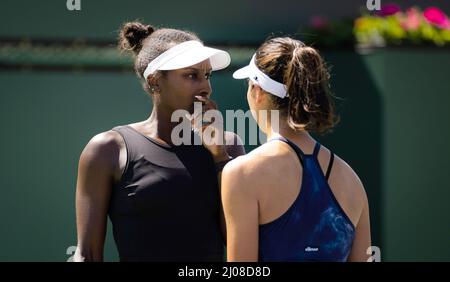 Asia Muhammad des États-Unis et Ena Shibahara du Japon jouant en double au BNP Paribas Open 2022, tournoi de tennis WTA 1000 le 16 mars 2022 à Indian Wells tennis Garden à Indian Wells, Etats-Unis - photo : Rob Prange/DPPI/LiveMedia Banque D'Images