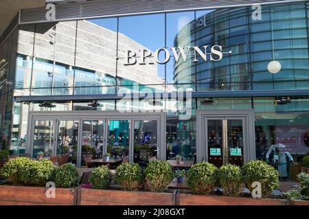 Brasserie et bar-restaurant browns liverpool One, angleterre, royaume-uni Banque D'Images