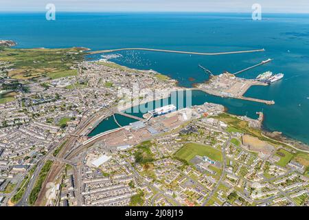 Le port de Holyhead est un port commercial et de ferry situé à Anglesey, au Royaume-Uni. Banque D'Images