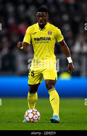 Turin, Italie. 16 mars 2022. Serge Aurier de Villarreal CF en action pendant la manche de la Ligue des champions de l'UEFA de seize deuxième match de football de jambe entre Juventus FC et Villarreal CF. Credit: Nicolò Campo/Alay Live News Banque D'Images