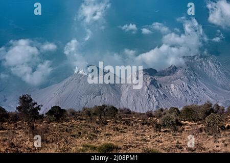 Santiaguito dôme de lave émergeant au large du volcan Santa Maria, Quetzaltenango, Guatemala Banque D'Images