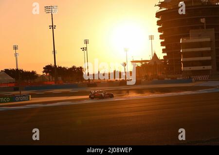 Sakhir, Bahreïn. 17th mars 2022. 17th mars 2022, circuit international de Bahreïn, Sakhir, Formule 1 à Bahreïn 2022, dans la photo voiture de sécurité, crédit de voiture médicale: dpa/Alamy Live News Banque D'Images