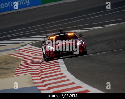 Sakhir, Bahreïn. 17th mars 2022. 17th mars 2022, circuit international de Bahreïn, Sakhir, Formule 1 à Bahreïn 2022, dans la photo voiture de sécurité, crédit de voiture médicale: dpa/Alamy Live News Banque D'Images