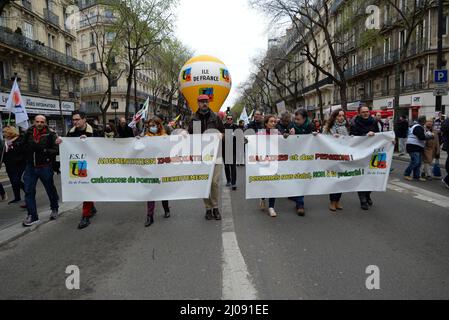Mobilisation interprofessionnelle à Paris à l'appel de la CGT et de l'Aunsa pour des augmentations de salaire. Environ 5000 personnes ont défilé de la place de la République Banque D'Images