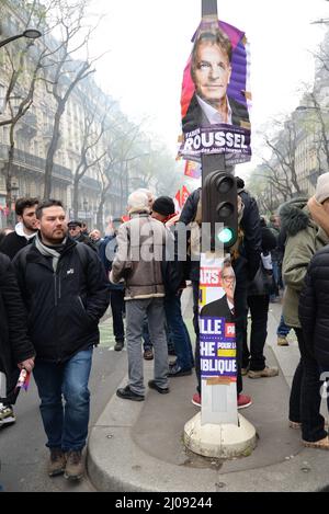 Mobilisation interprofessionnelle à Paris à l'appel de la CGT et de l'Aunsa pour des augmentations de salaire. Environ 5000 personnes ont défilé de la place de la République Banque D'Images