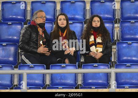 Les fans de Roms lors de la Ligue de la Conférence de l'UEFA série de 16 Leg Two match entre A.S. Roma et vitesse au Stadio Olimpico le 17 mars 2022 à Rome, Italie. Banque D'Images