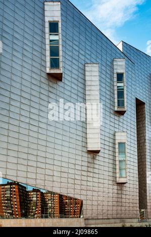 Façades en acier du parc des expositions et du centre des congrès de Malaga Banque D'Images