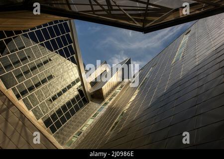 Façades en acier du parc des expositions et du centre des congrès de Malaga Banque D'Images