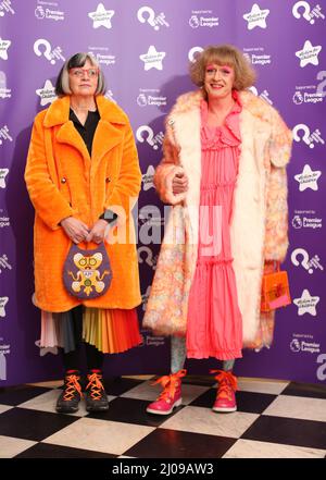 Grayson Perry et son épouse Philippa assistent au Quiz de l'action pour les enfants The Ultimate News 2022, aux salles Grand Connaught, dans le centre de Londres. Date de la photo: Jeudi 17 mars 2022. Banque D'Images