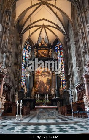 Haut autel avec Tobias Pock's 'la lapidation de Saint-Étienne' (1640-47) Cathédrale Saint-Étienne, Vienne, Autriche, 22 mai 2019. Banque D'Images