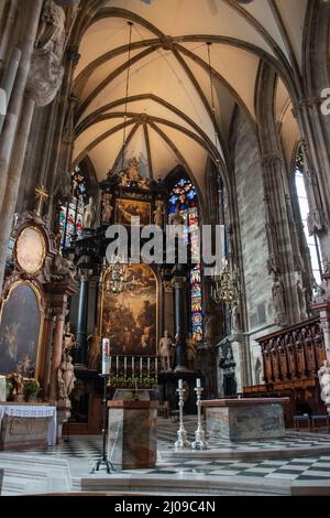 Haut autel avec Tobias Pock's 'la lapidation de Saint-Étienne' (1640-47) Cathédrale Saint-Étienne, Vienne, Autriche, 22 mai 2019. Banque D'Images