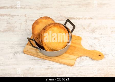 Les gâteaux au fromage, également appelés “pastelitos”, sont un petit déjeuner traditionnel colombien-vénézuélien. Ils font partie de la gastronomie typique de la région andine Banque D'Images