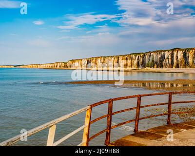 Promenade de Saint Valery en Caux, falaises blanches époustouflantes de la côte d'Alabâtre, département Seine-maritime, Normandie, Nord de la France Banque D'Images