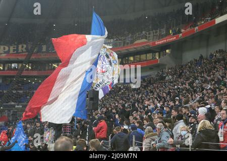 Lyon, France. 17th mars 2022. Les supporters de Lyon lors de l'UEFA Europa League, Round of 16, match de football à 2nd jambes entre l'Olympique Lyonnais (Lyon) et le FC Porto le 17 mars 2022 au stade Groupama de Decines-Charpieu près de Lyon, France crédit: Agence photo indépendante/Alamy Live News Banque D'Images