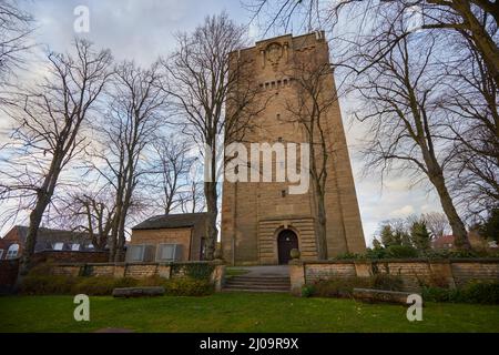 La Westgate Water Tower, également connue sous le nom de Lincoln Water Tower, est une tour d'eau historique, datant de l'AD 1911. Conçu par Sir Reginald Blomfield pour lo Banque D'Images