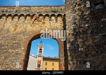 Remparts de la ville historique de San Quirico d'Orcia, province de Sienne, région Toscane, Italie Banque D'Images