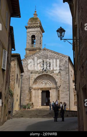 Collégiale dans la ville historique de San Quirico d'Orcia, province de Sienne, région Toscane, Italie Banque D'Images