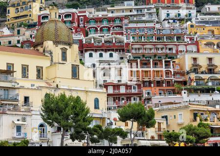 Église de Santa Maria Assunta, Positano le long de la côte amalfitaine, province de Salerne, région de Compania, Italie Banque D'Images