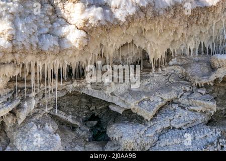 Cristaux de sel stalactites de la mer Morte gros plan Banque D'Images