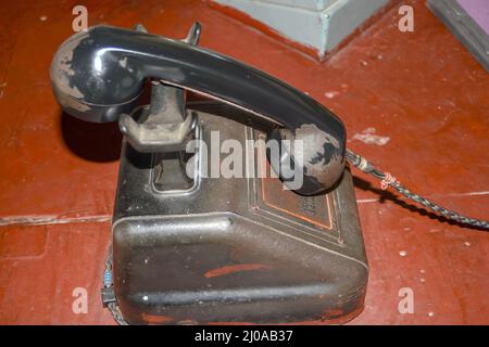 Téléphone analogique ancien installé dans le bureau de la gare de l'époque coloniale britannique Banque D'Images