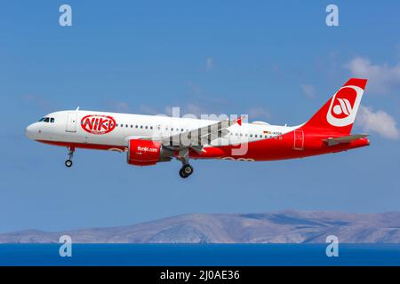 Héraklion, Grèce - 15 septembre 2018 : avion Niki Airbus A320 à l'aéroport d'Héraklion (HER) en Grèce. Banque D'Images