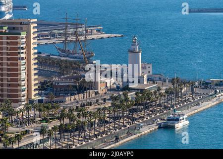 Hafen-Promenade Muelle Uno und Leuchtturm la Farola von oben gesehen, Málaga, Andalusien, Espagnol | Promenade portuaire Muelle Uno et Phare la Banque D'Images