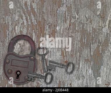 Cadenas vintage sur un vieux panneau en bois Banque D'Images