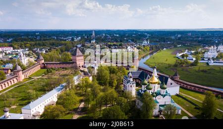 Vue panoramique aérienne du monastère de Sauveur-Euthimiev à Suzdal. Banque D'Images